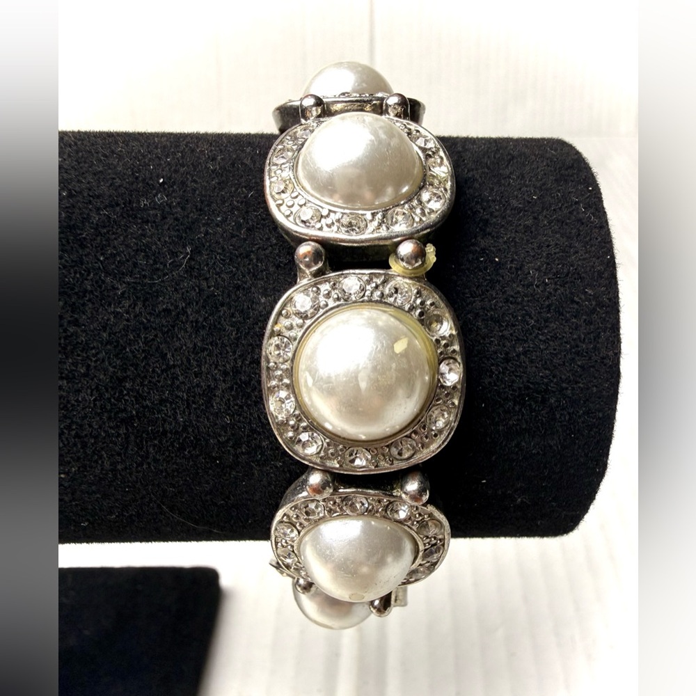 White FauxPearl‎ Stretch Bracelet Silver Accented Clear Crystals Rhinestone
